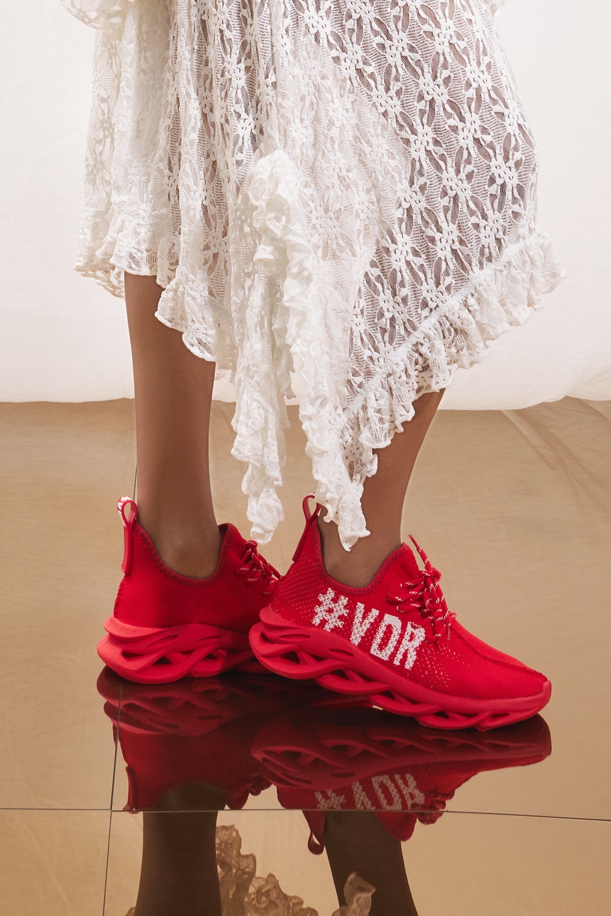 Coral Sneakers Bora7