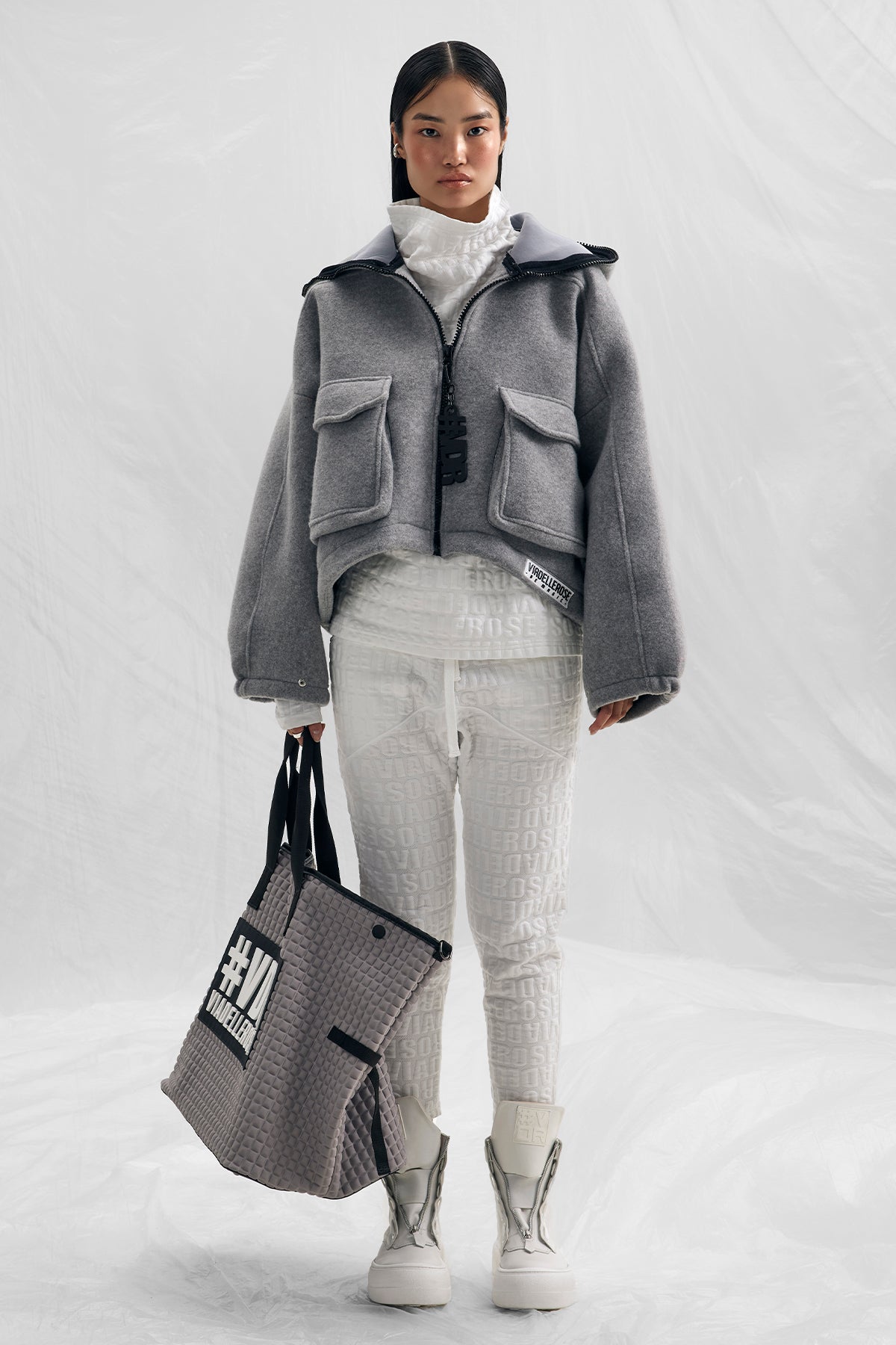 Grigio Bag Monument2