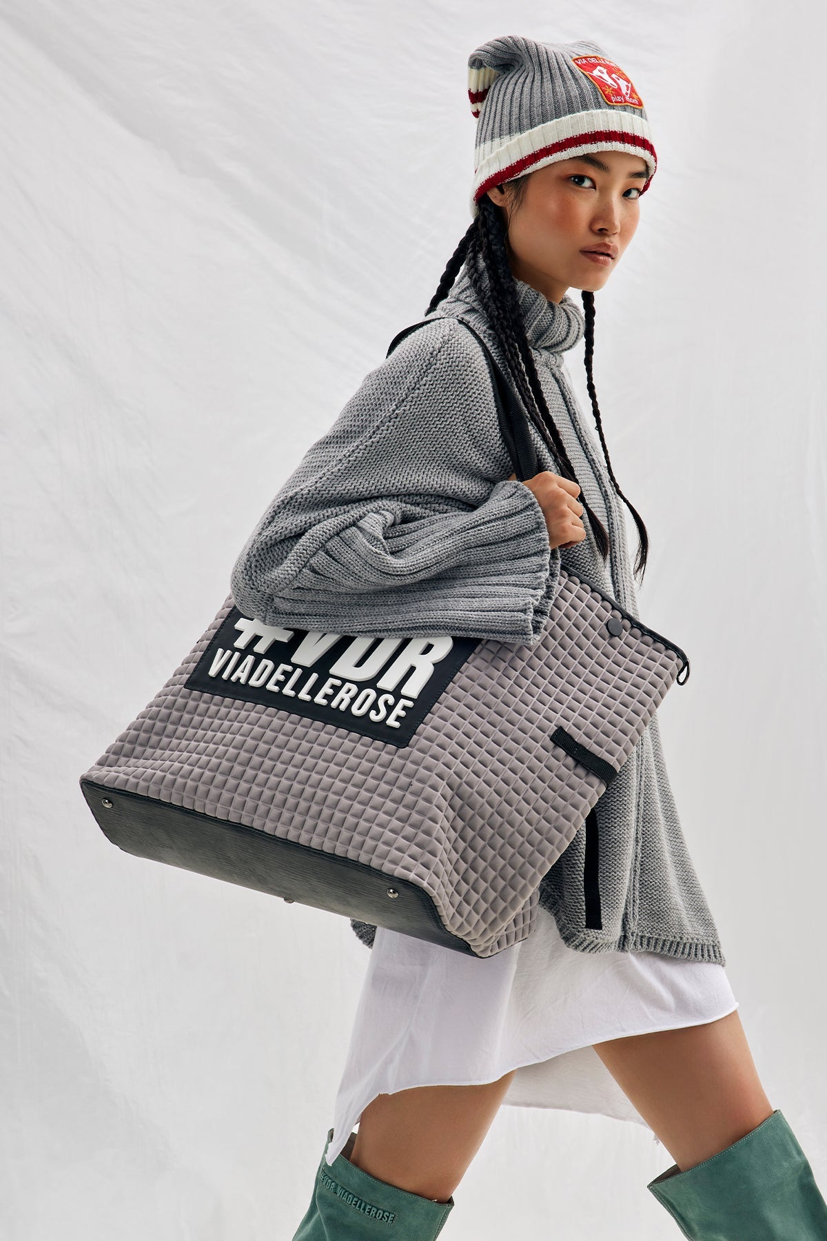 Grigio Bag Monument2