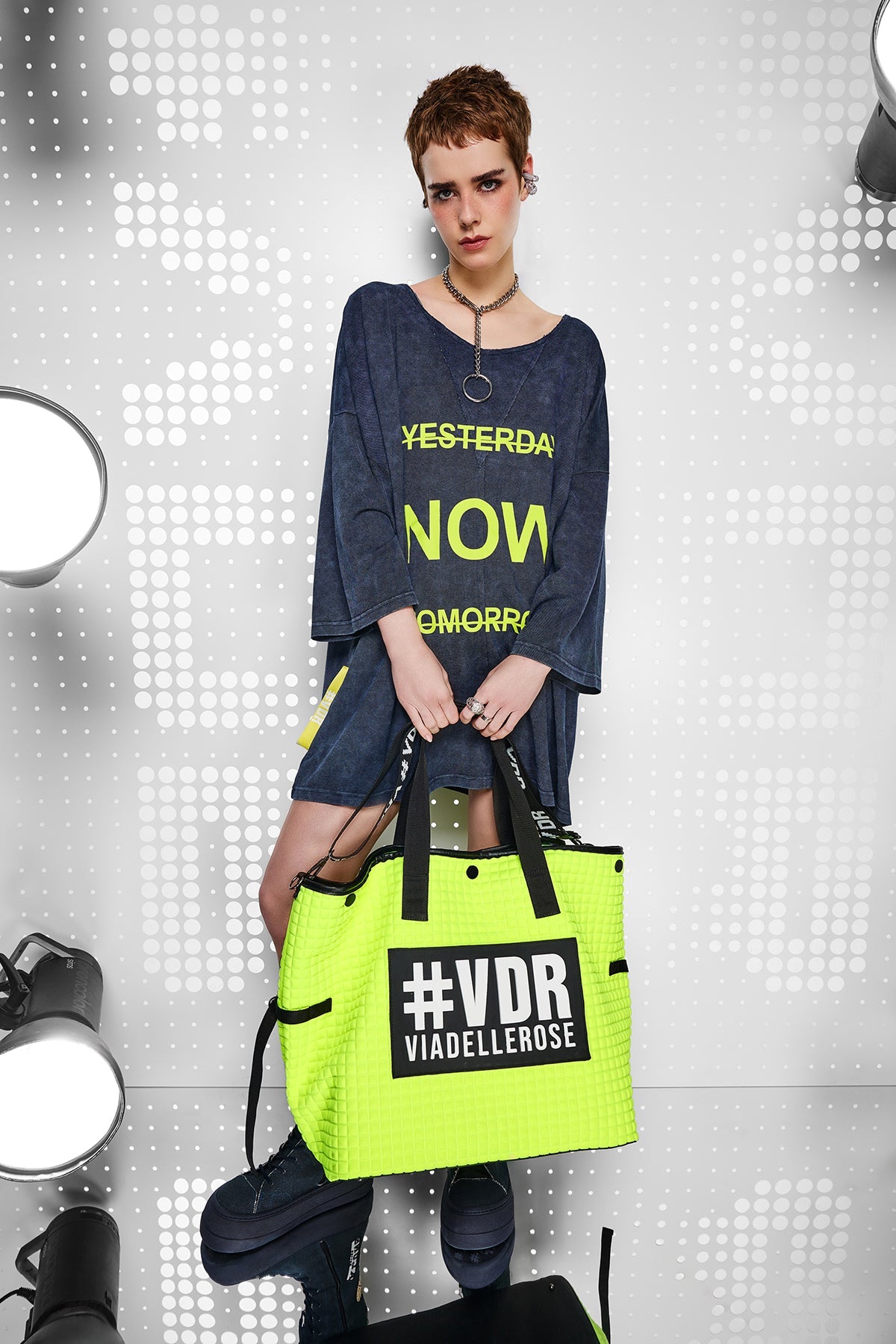 Giallo Neon Bag Monument3