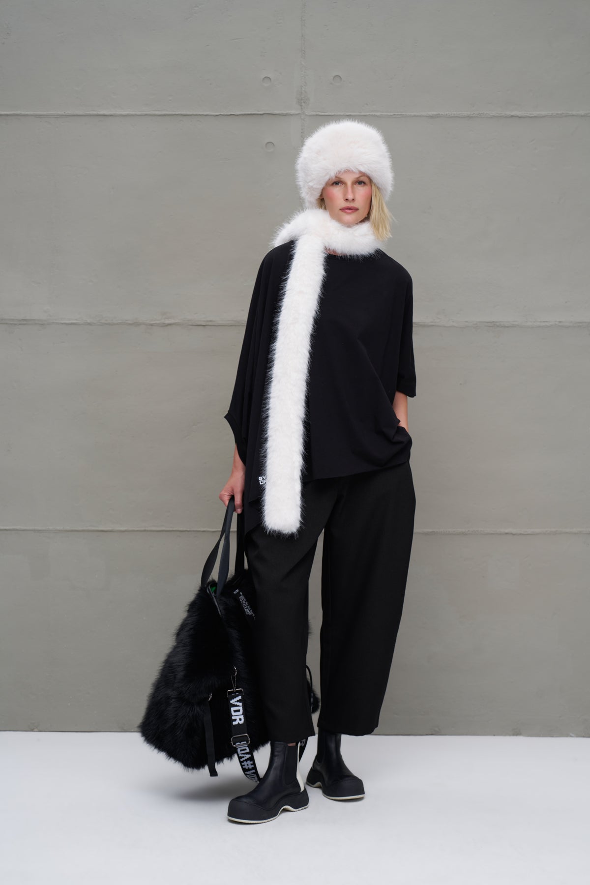 Off White Scarf Pencel