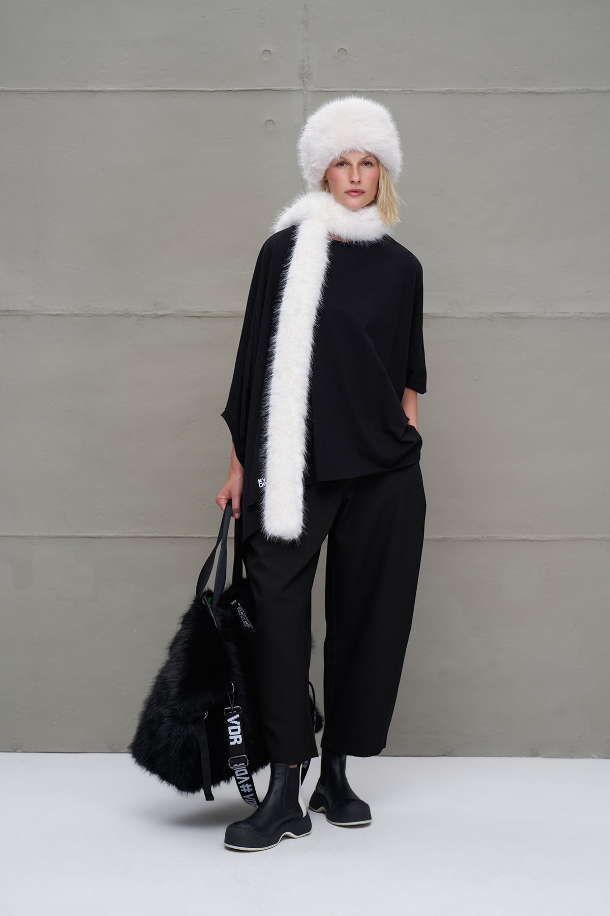 Off White Faux Fur Scarf Pencel