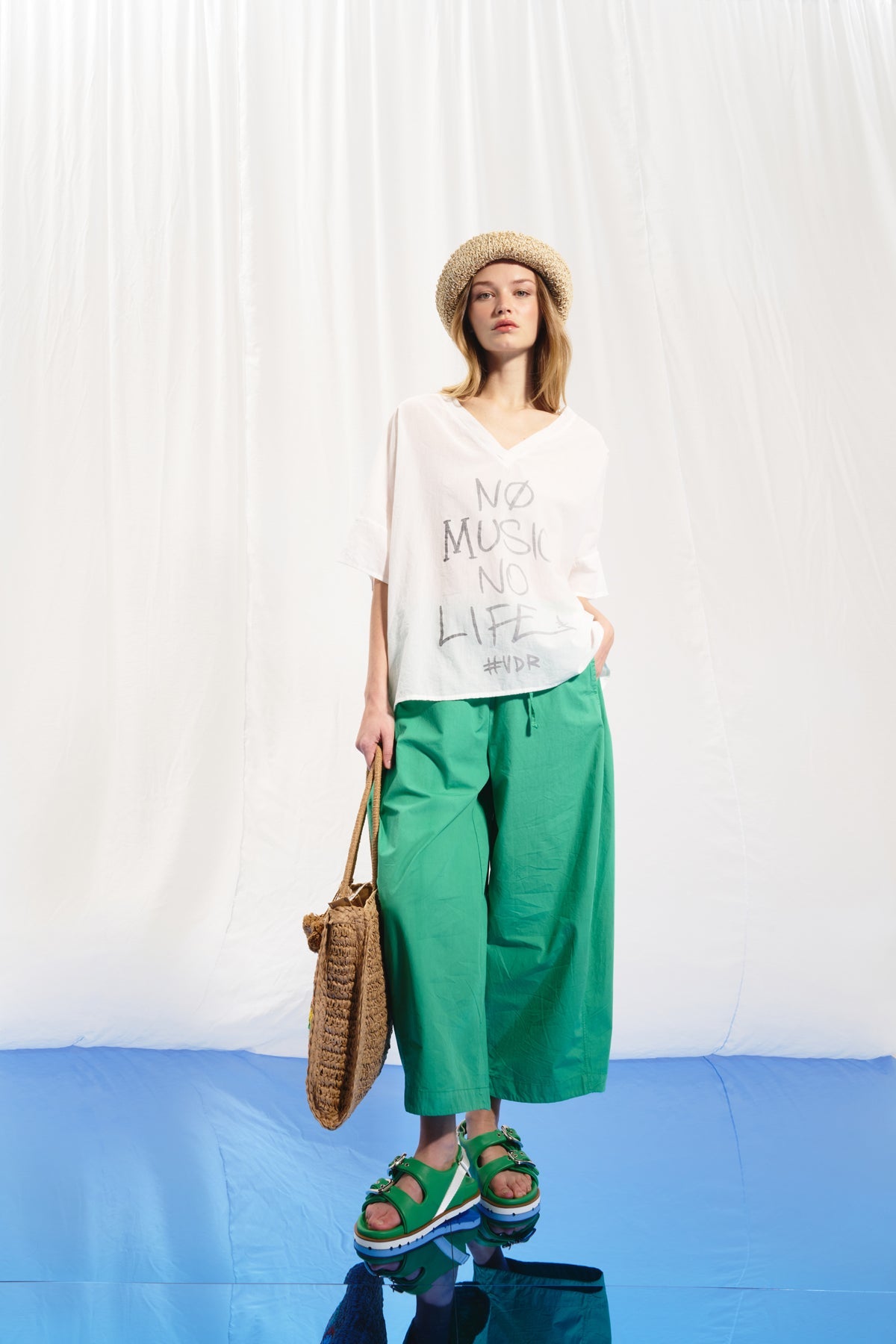 White V-neck Print T-shirt 17064