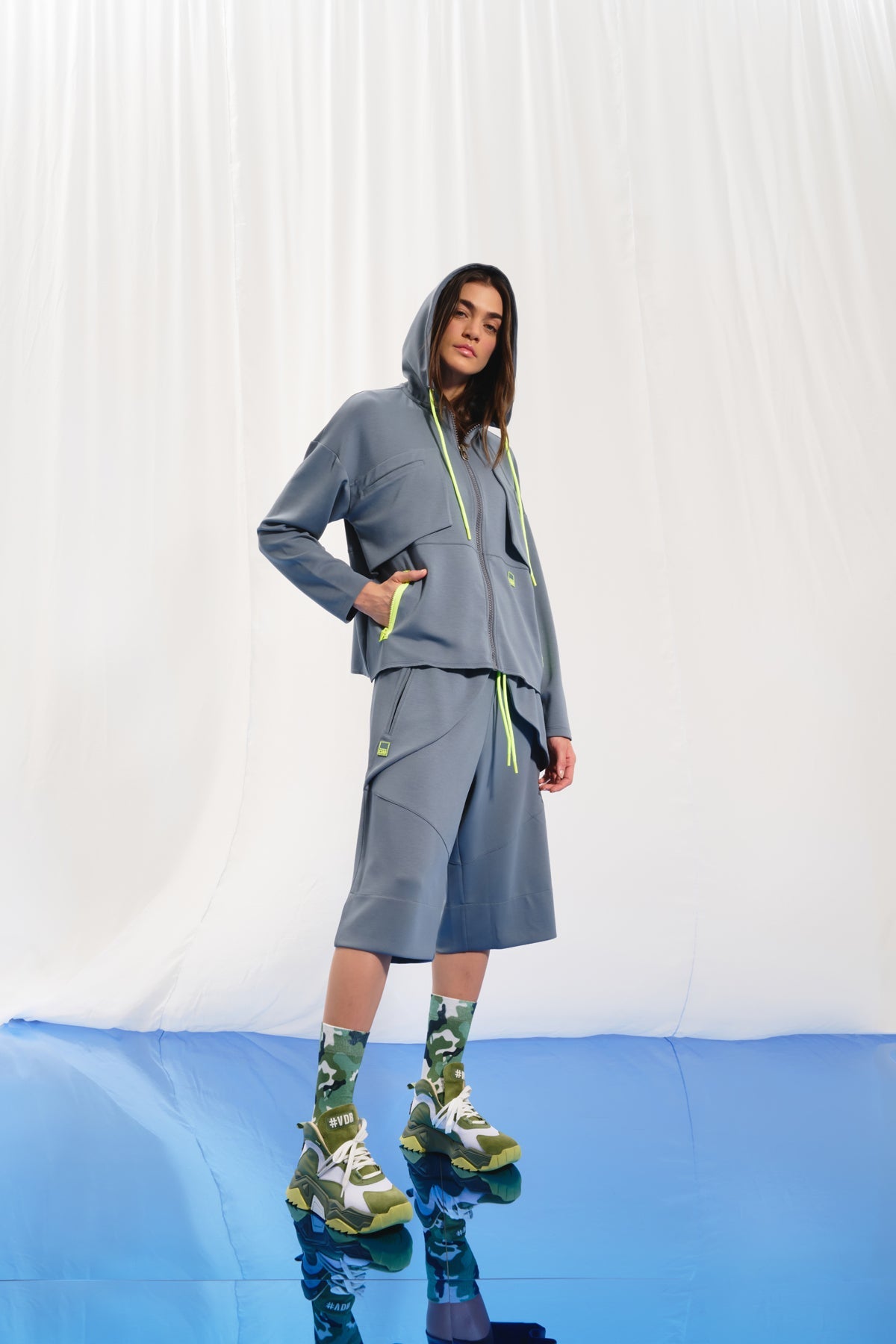 Grey Zip-up Sweatshirt 17144