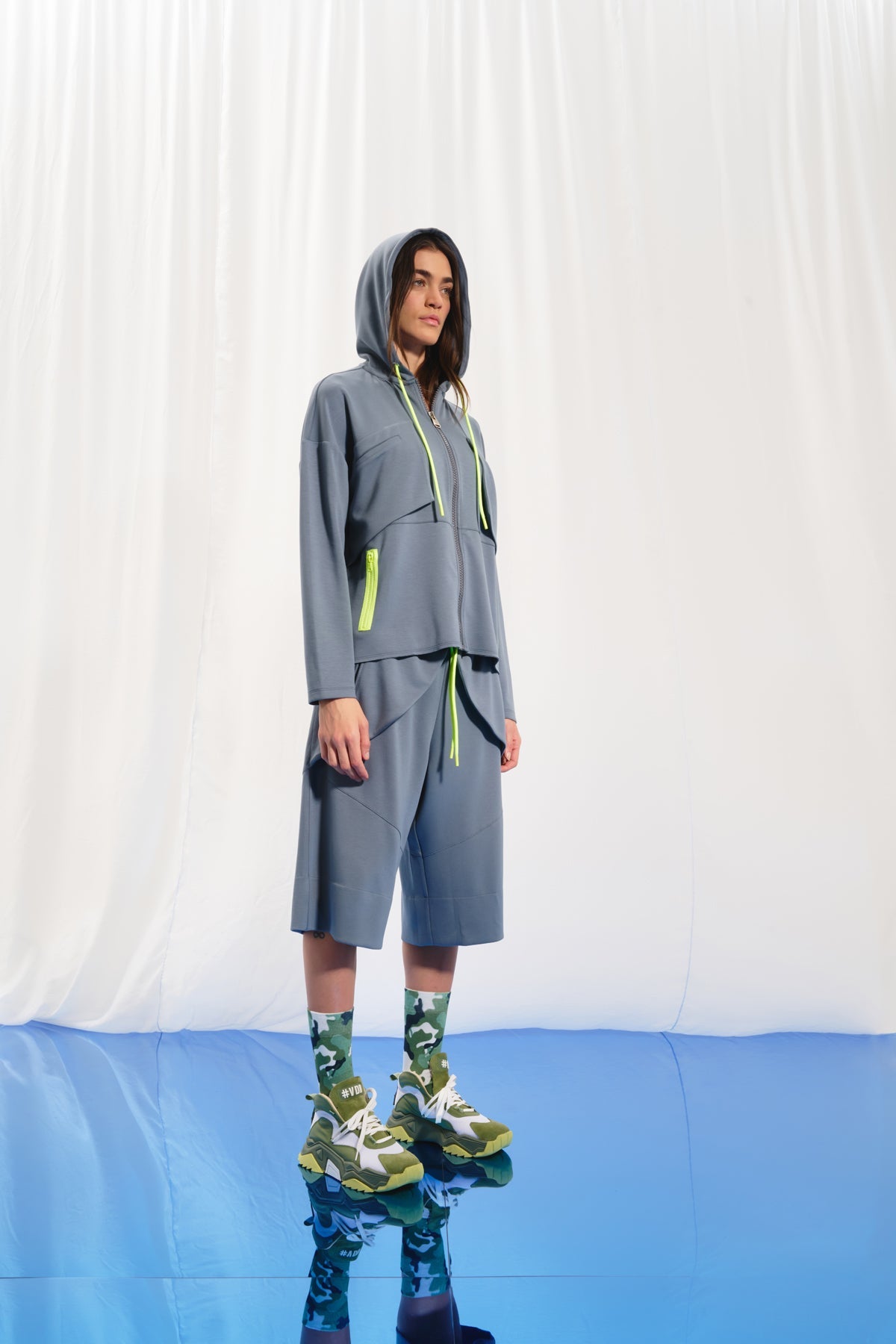 Grey Zip-up Sweatshirt 17144