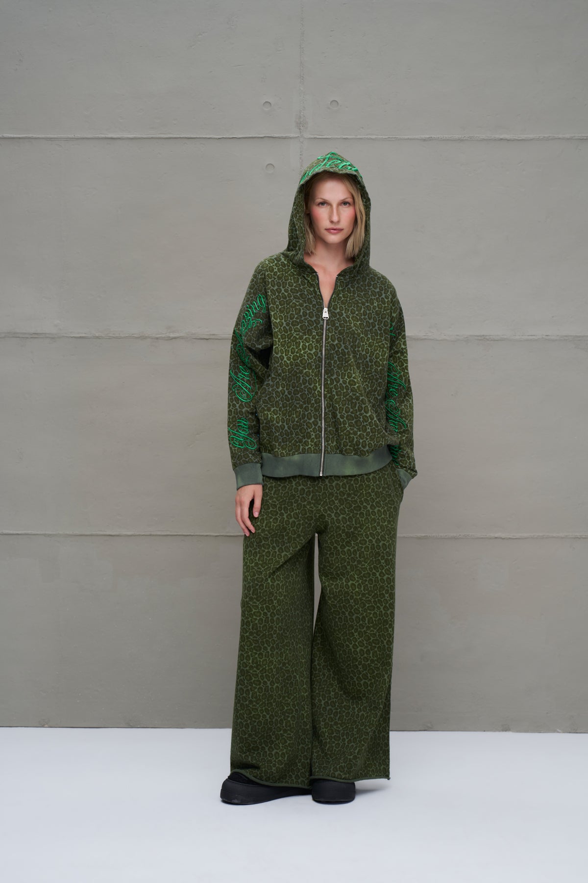 Green Sweatshirt 18016