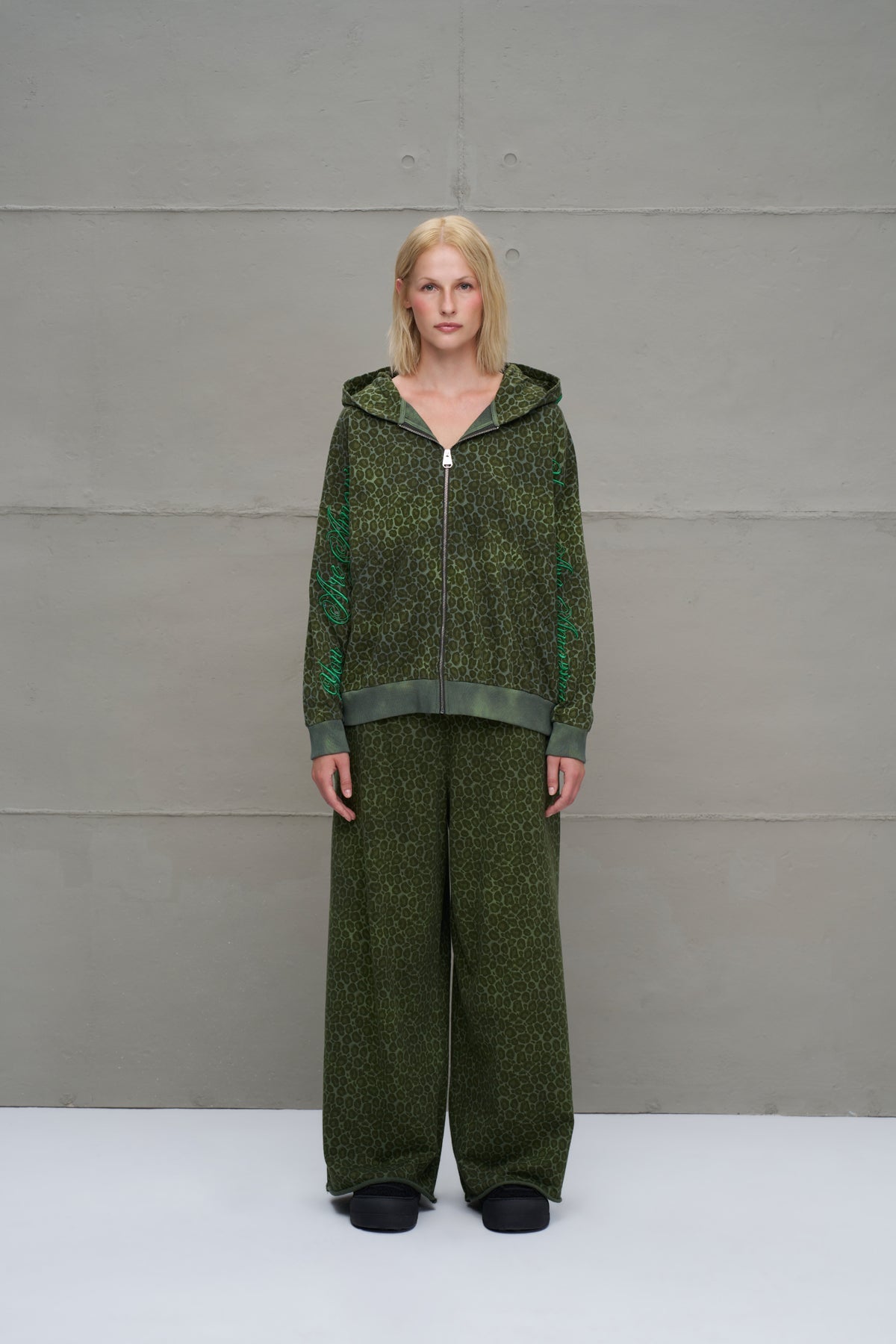 Green Sweatshirt 18016