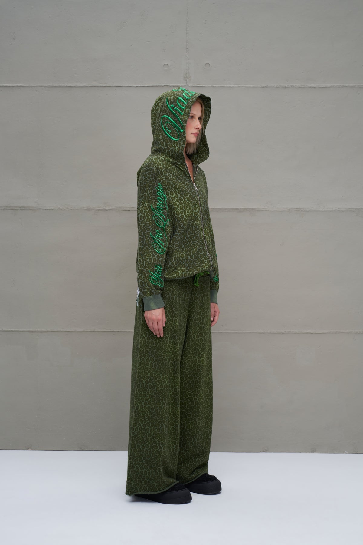 Green Sweatshirt 18016