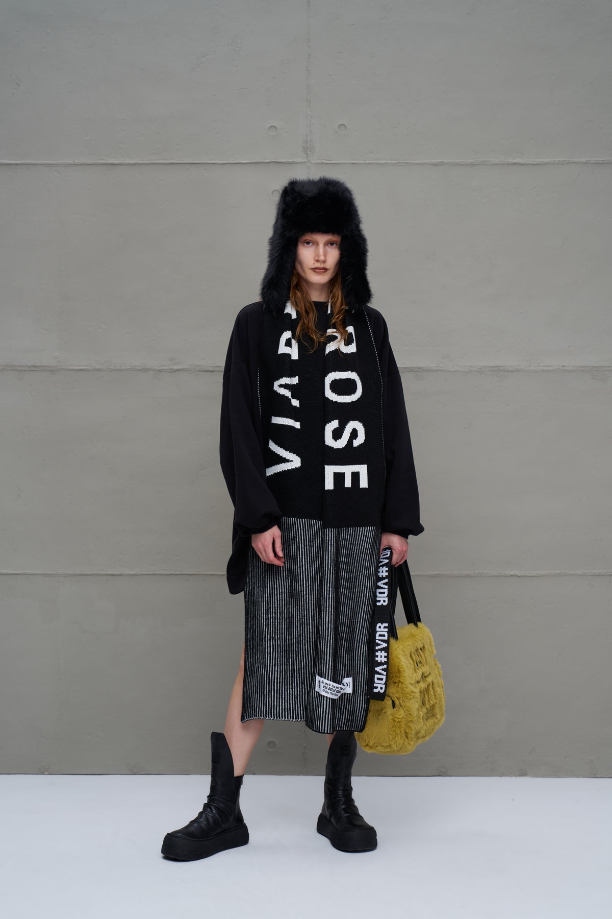 Black Sweatshirt 18022