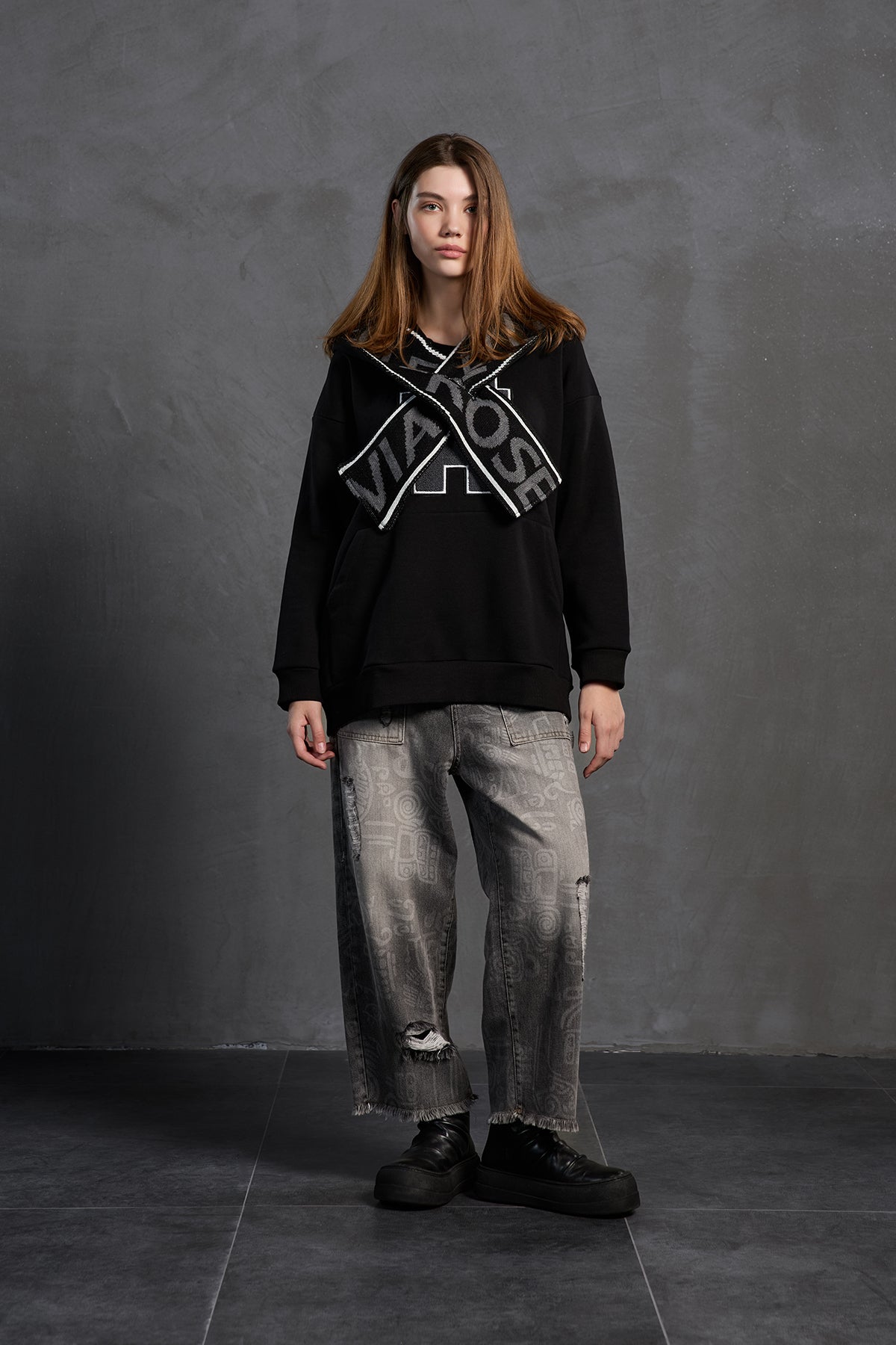 Black Hooded Sweatshirt 18023