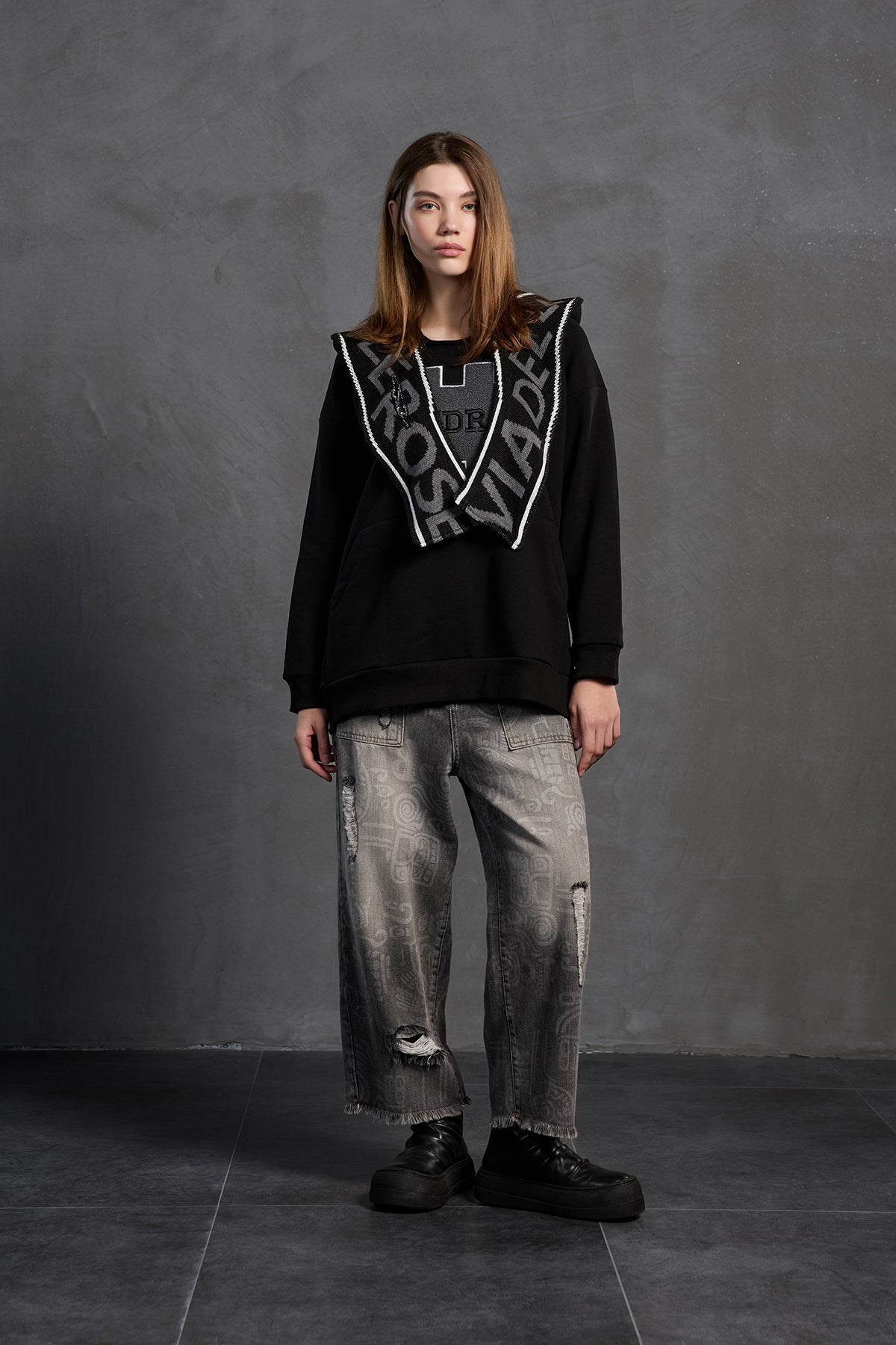 Black Hooded Sweatshirt 18023