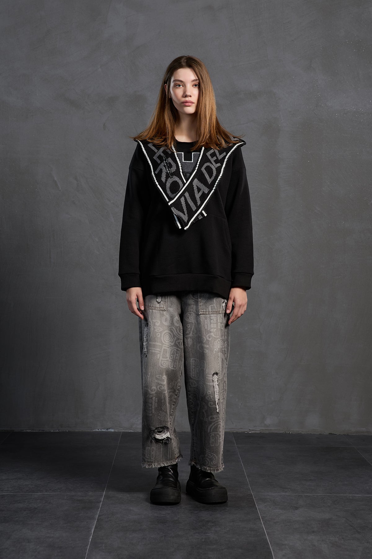 Black Hooded Sweatshirt 18023