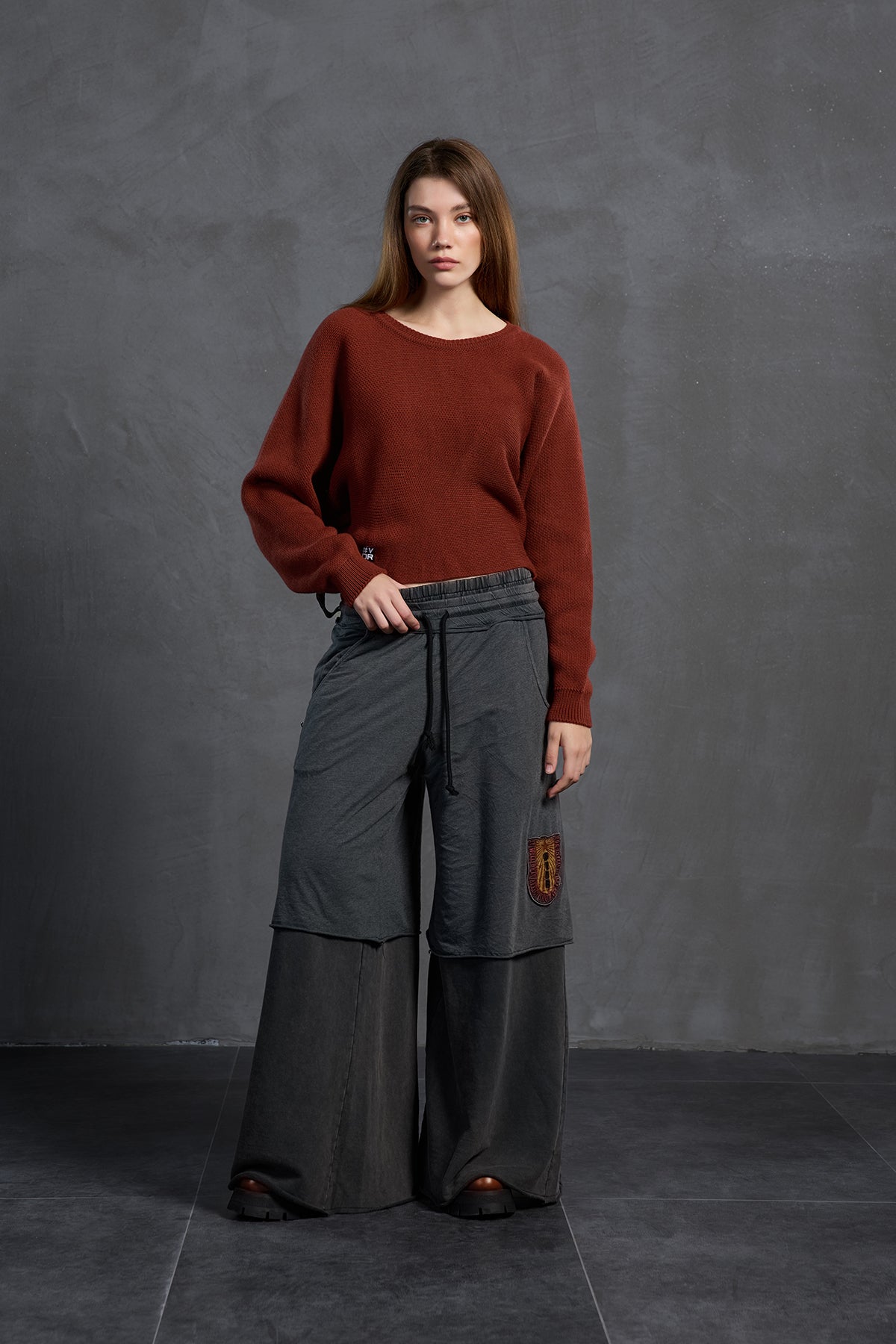 Brown Boat Neck Text Print Knit Sweater 18053