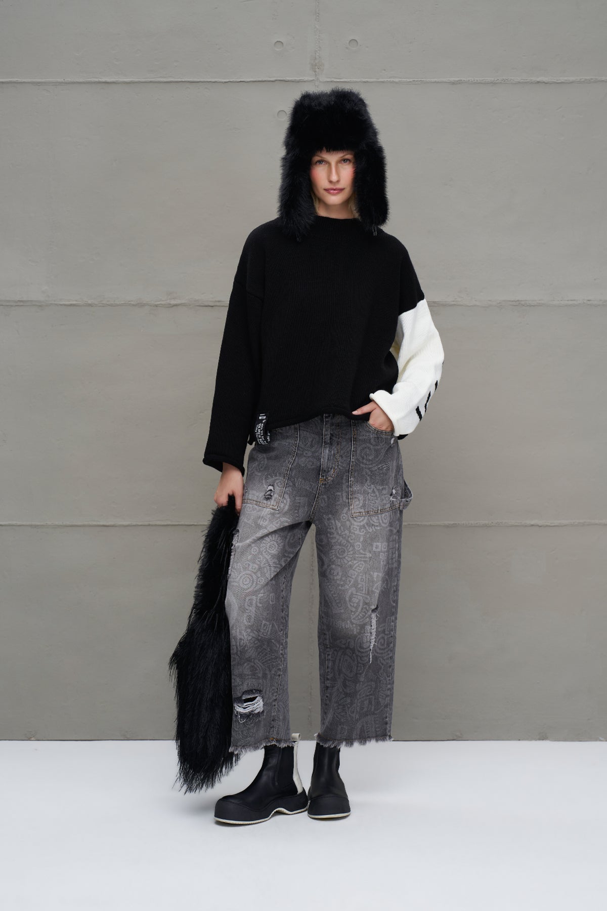 Black Off White Lettering Knit Sweater 18068