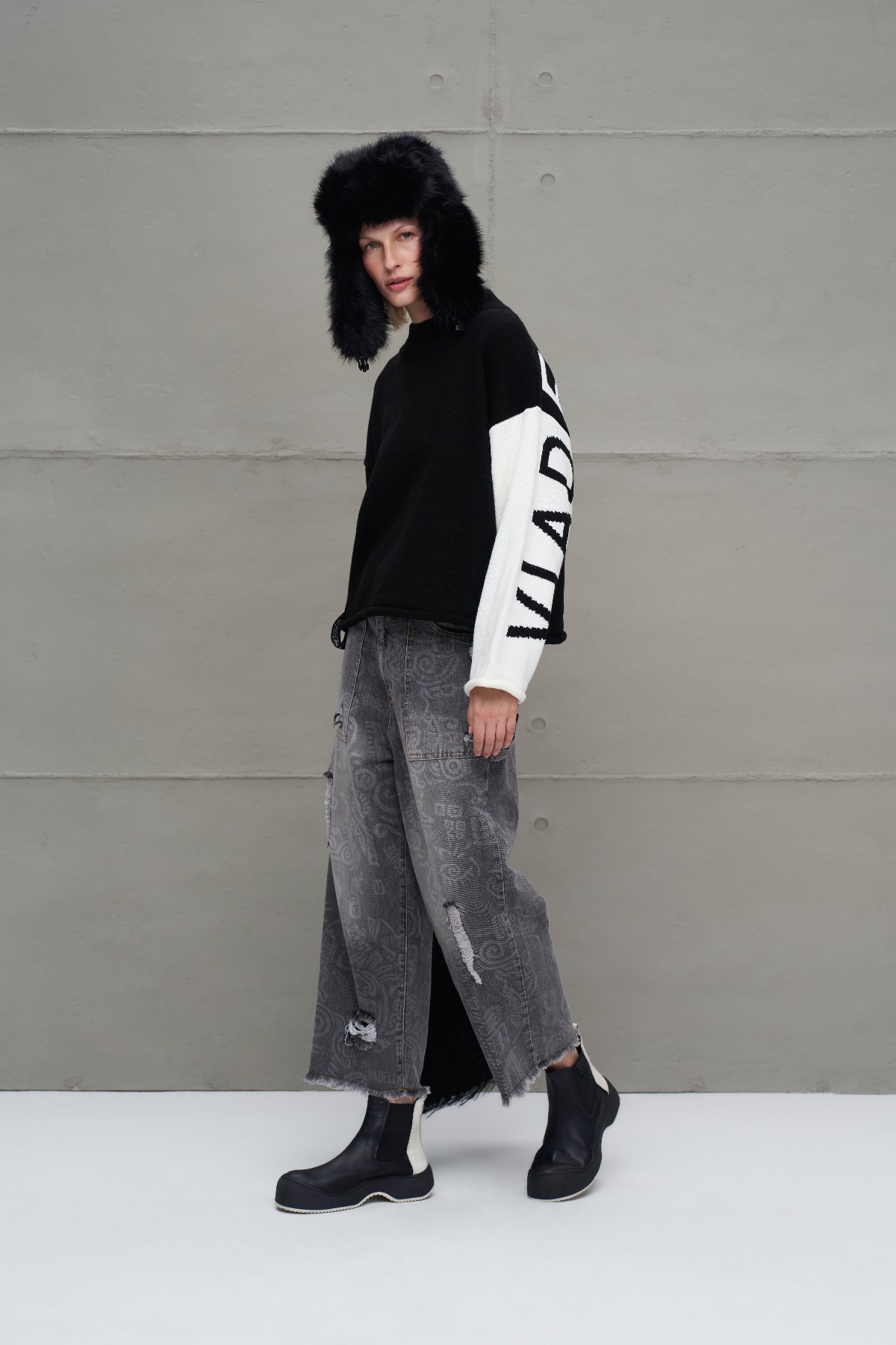 Black Off White Lettering Knit Sweater 18068