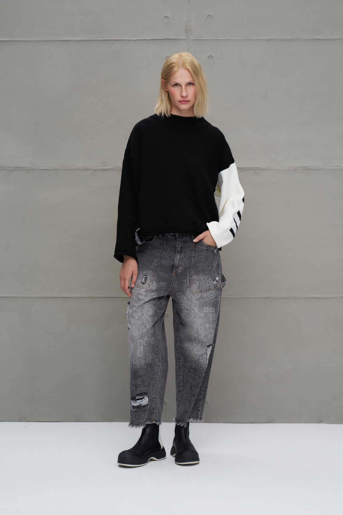 Black Off White Lettering Knit Sweater 18068