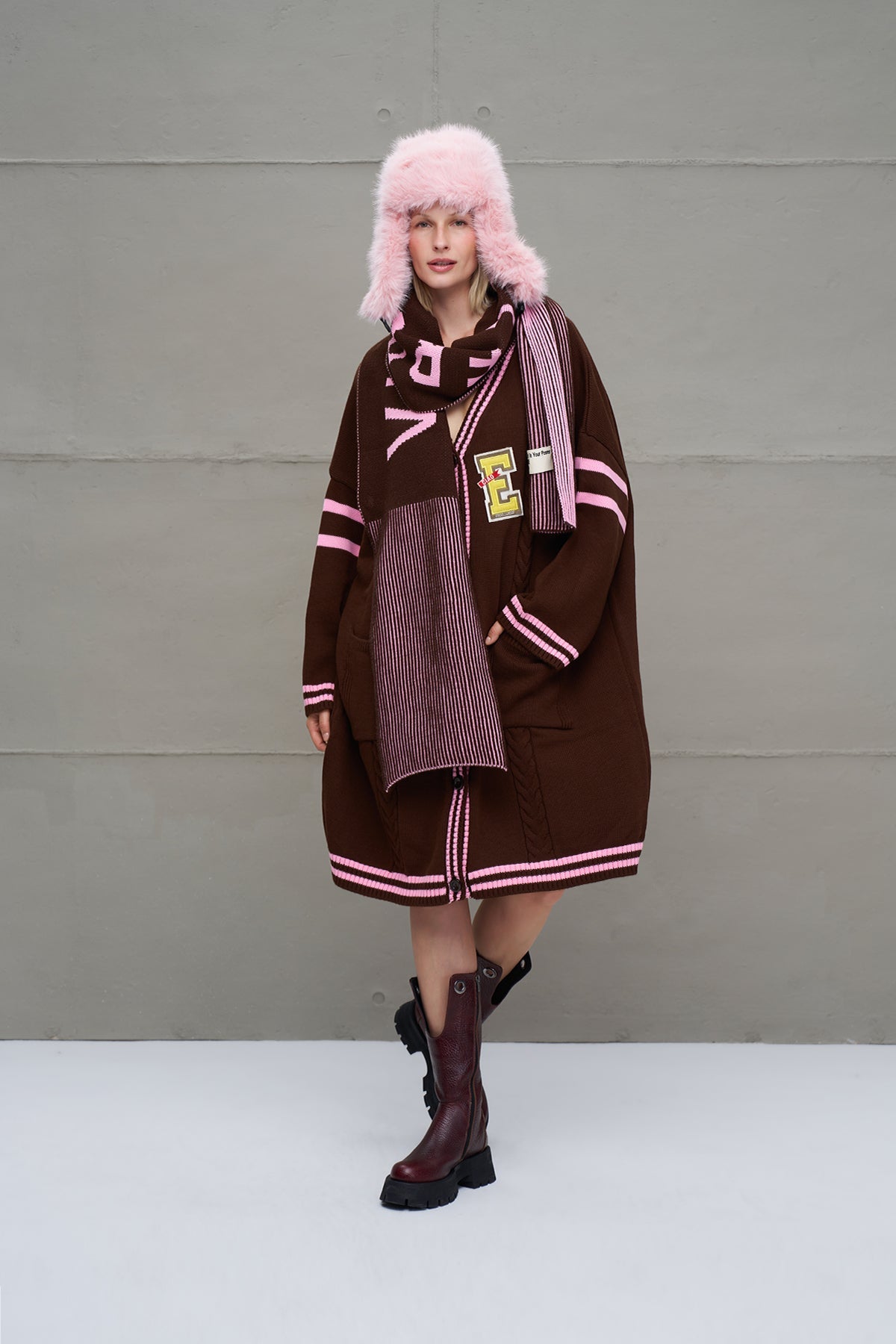 Brown Light Pink Logo Striped Knit Scarf 18069