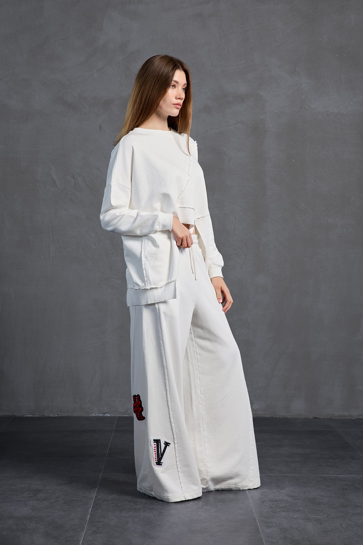 Off White Floral Oversized Sweatshirt 18157