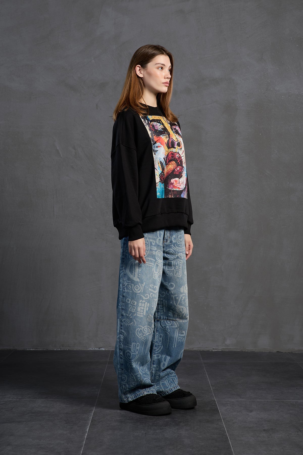 Black Pop-art Printed Oversized Sweatshirt 18216