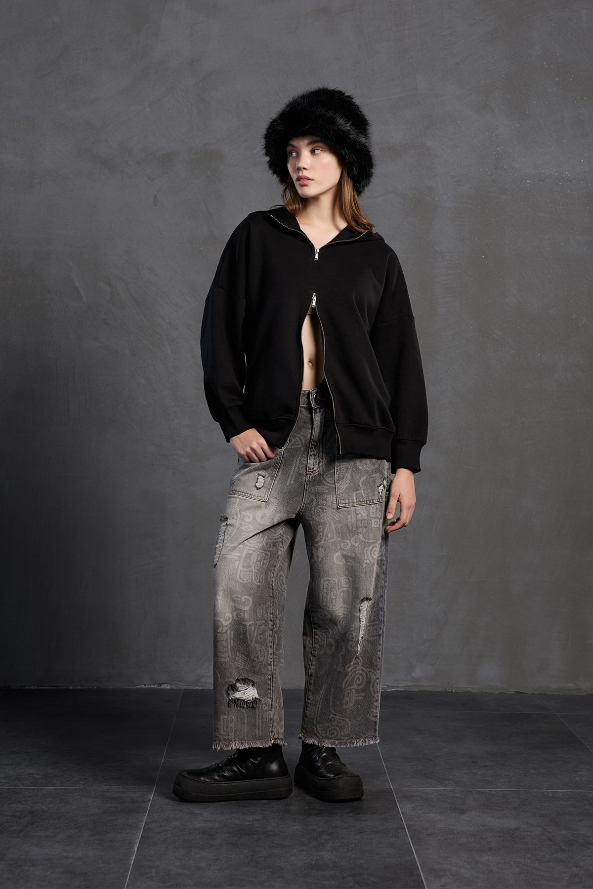 Black Zippered Hooded Oversize Sweatshirt 18285