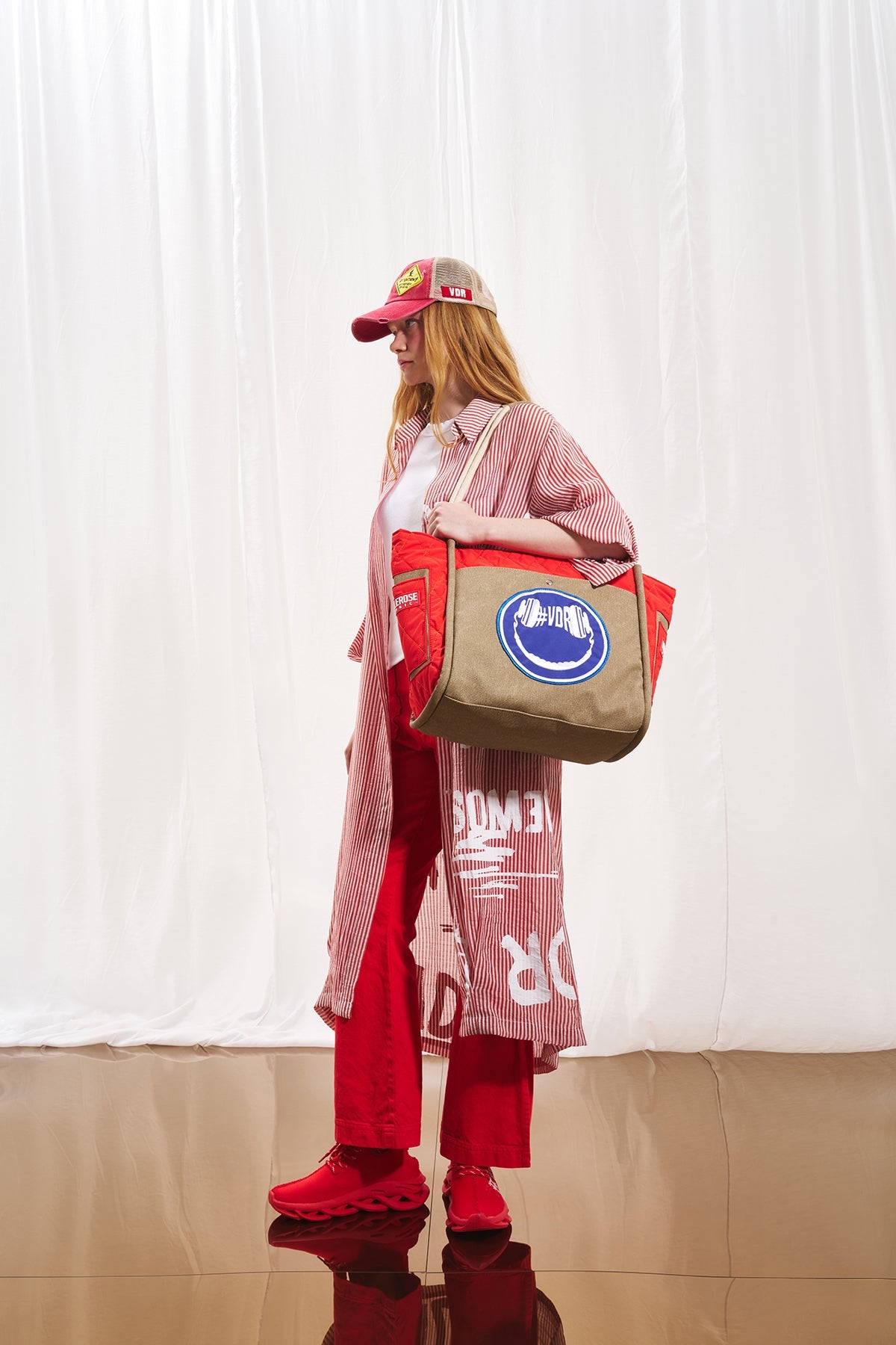 Red/beige Hat Bul