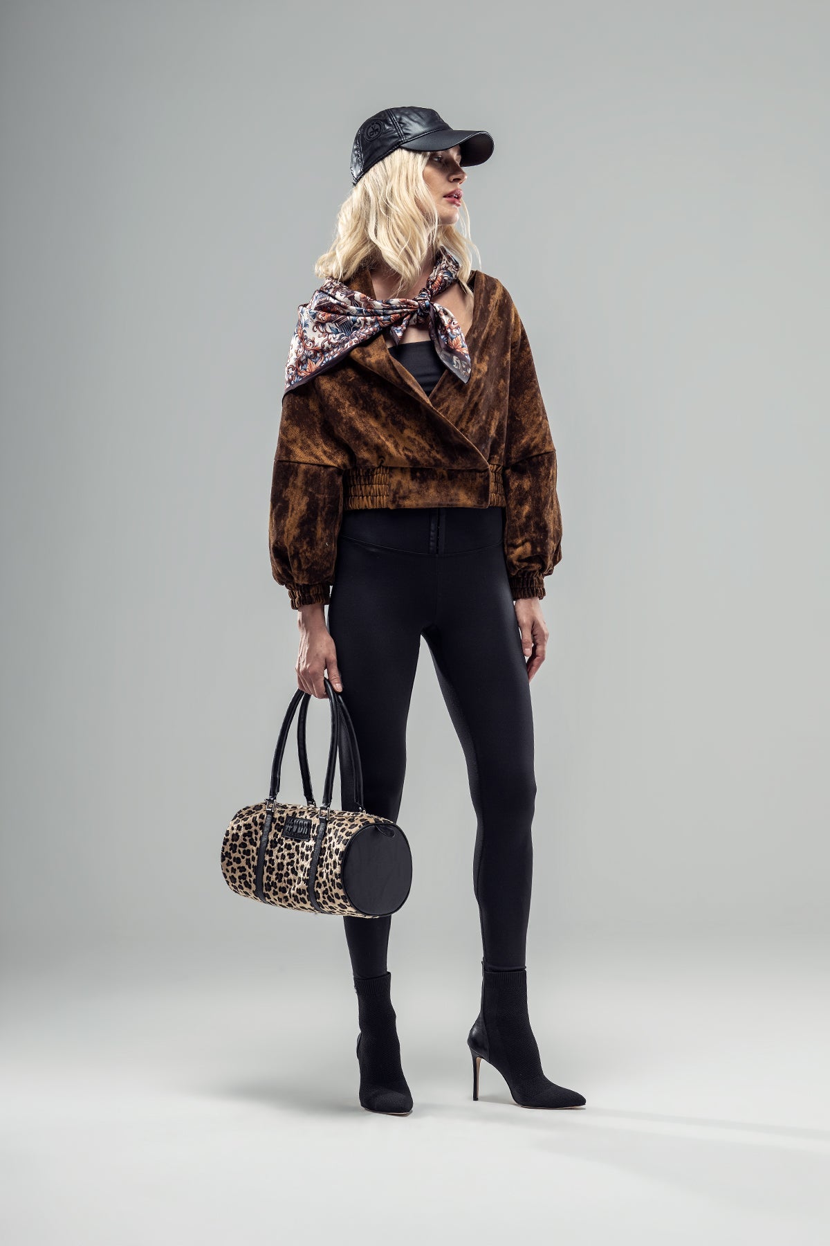 Beige Black Bag Lepo