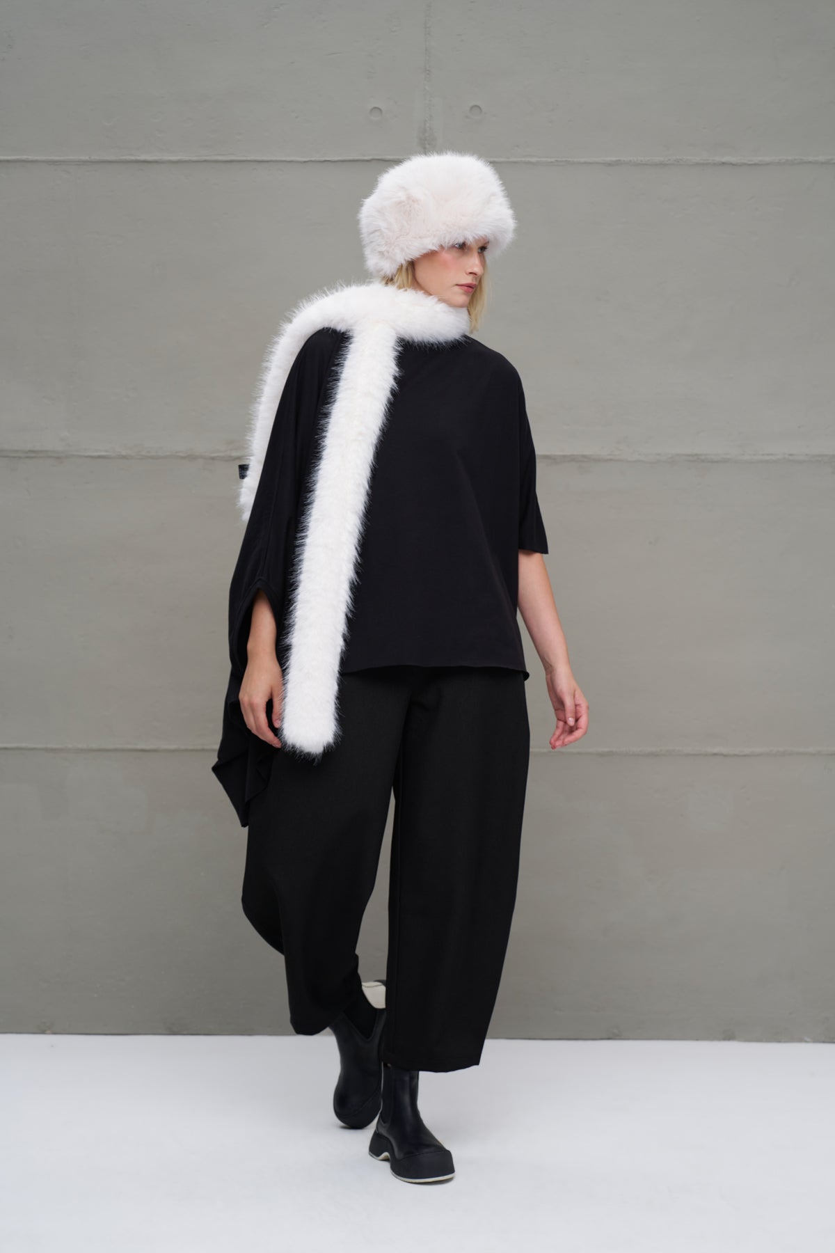 Off White Scarf Pencel