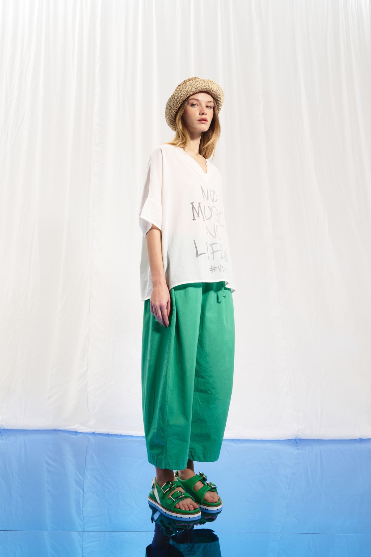 White V-neck Print T-shirt 17064