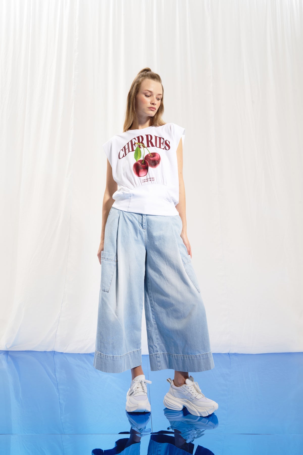 White Print Sleeveless T-shirt 17235