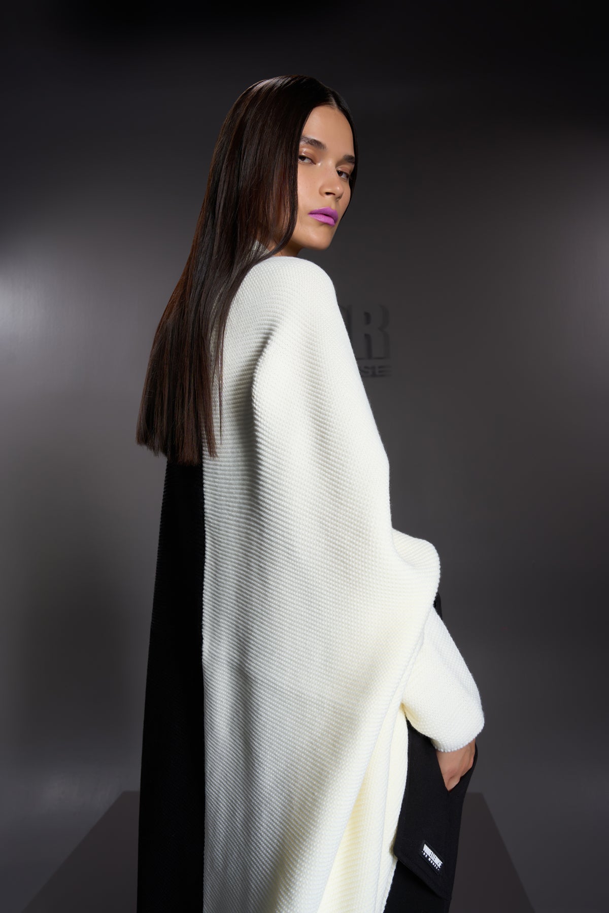 Nero Off White Cardigan 16021
