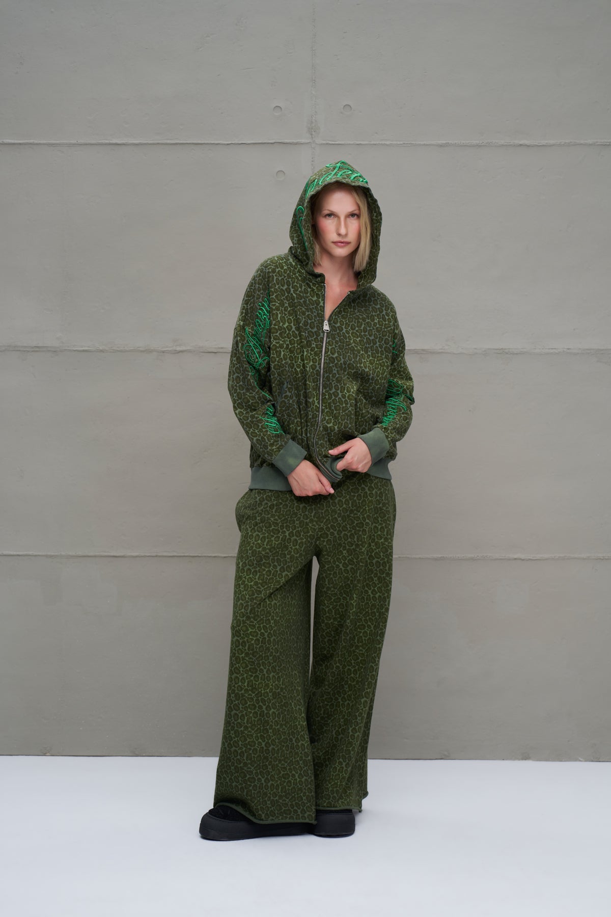Green Trousers 18014