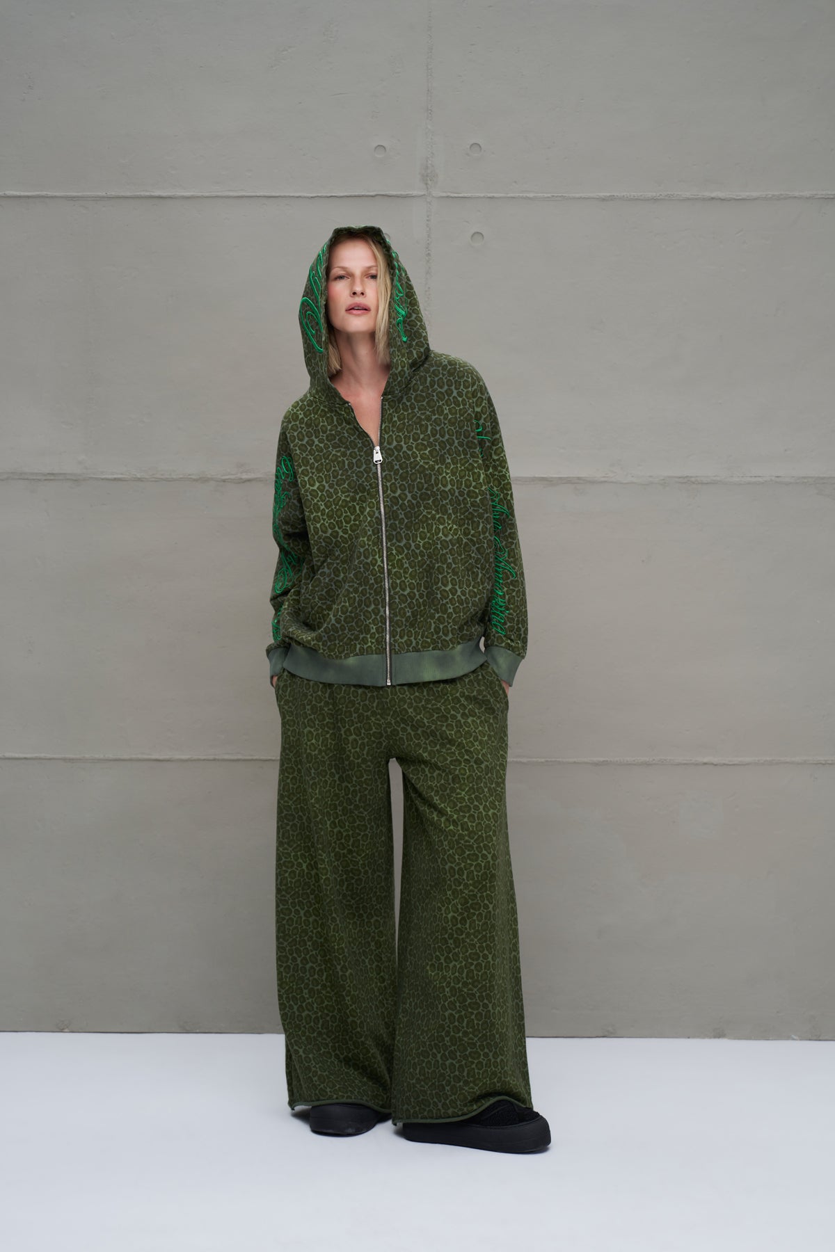 Green Trousers 18014