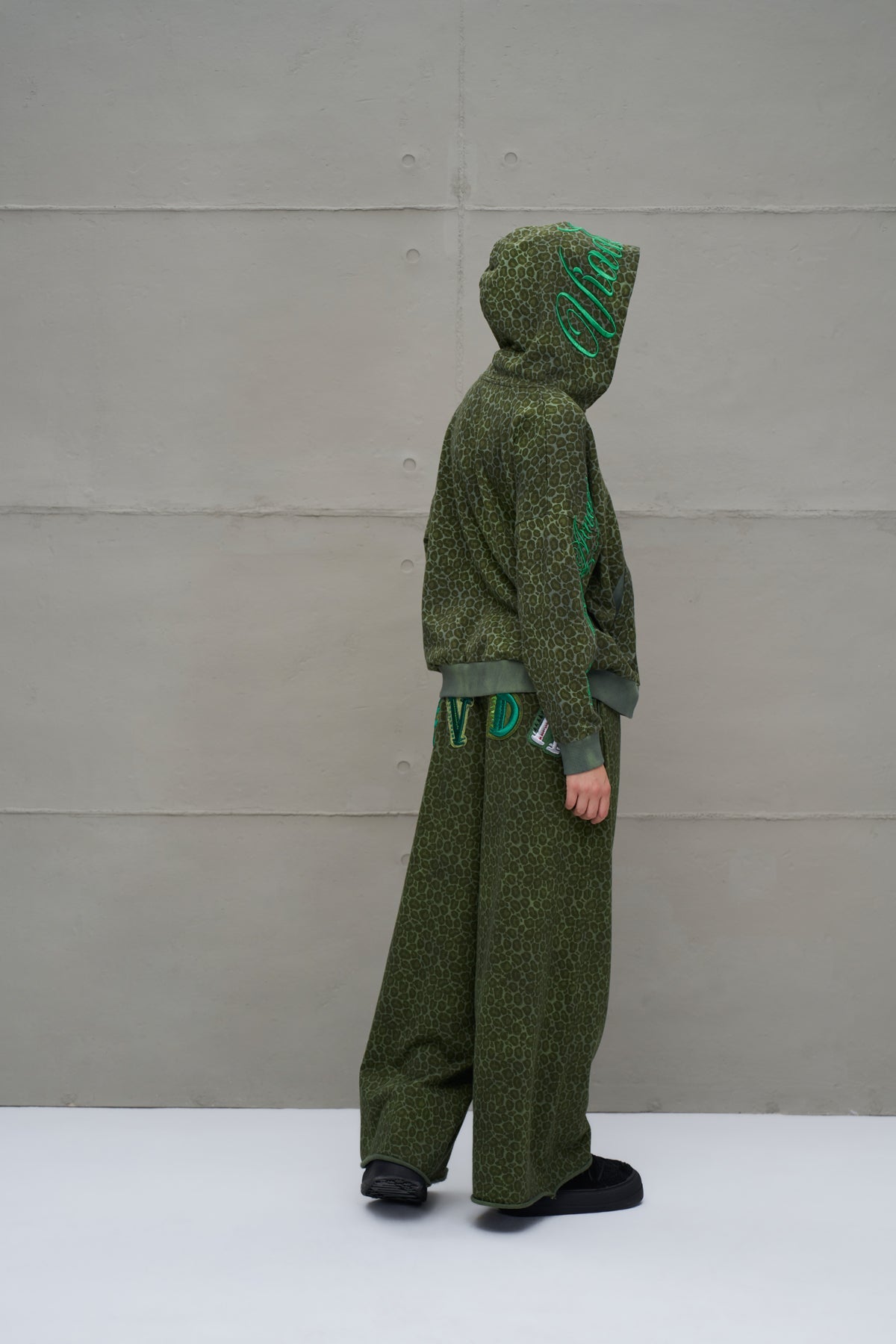 Green Sweatshirt 18016