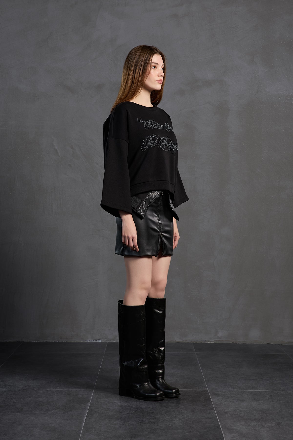 Black Crew Neck Oversized Sweatshirt 18018