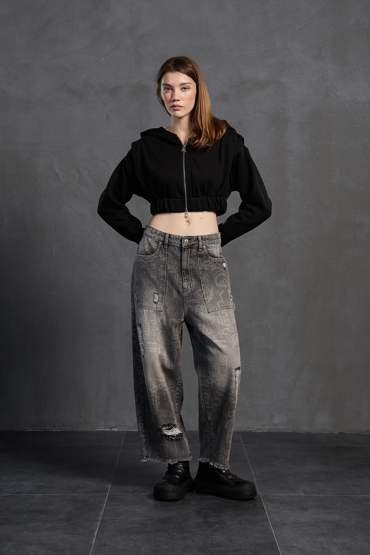 Black Zip-up Cropped Sweatshirt 18019