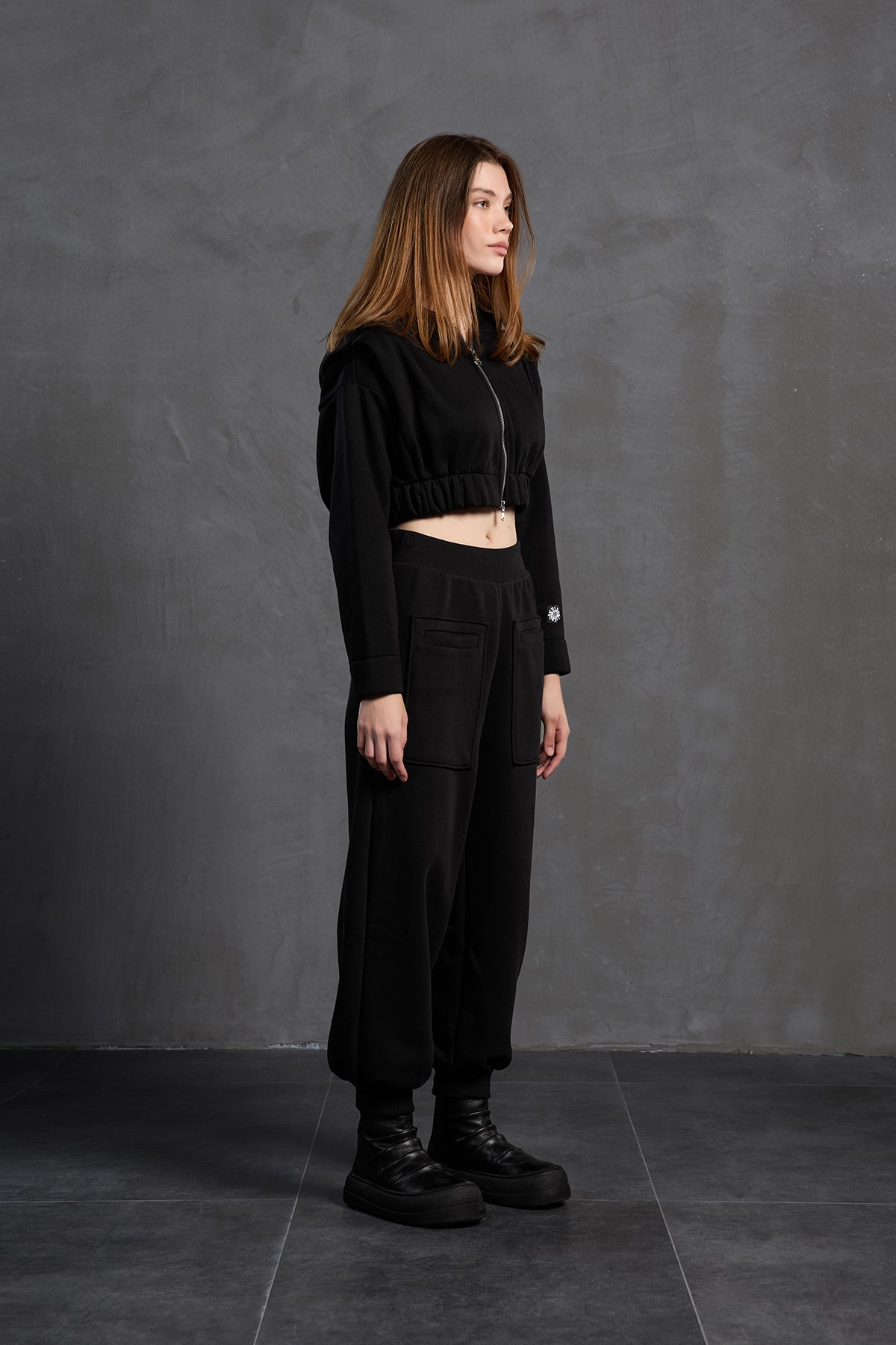 Black Zip-up Cropped Sweatshirt 18019