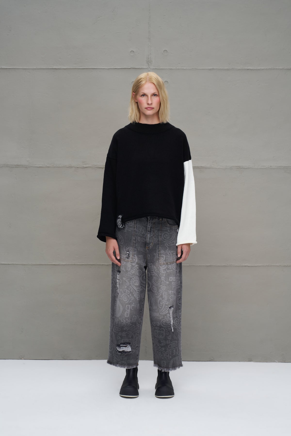 Black Off White Knit Sweater 18068
