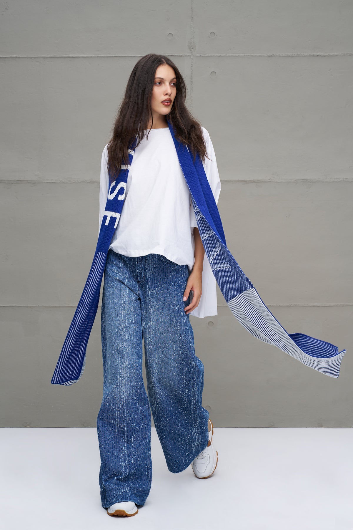 Royal White Logo Striped Knit Scarf 18069