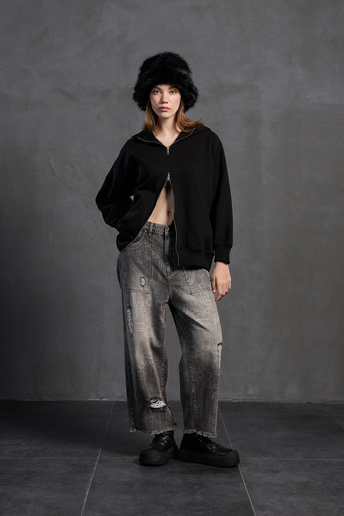 Black Zippered Hooded Oversize Sweatshirt 18285